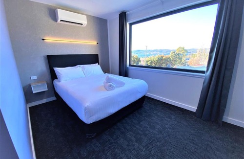 Jindabyne Hotel | Vikas