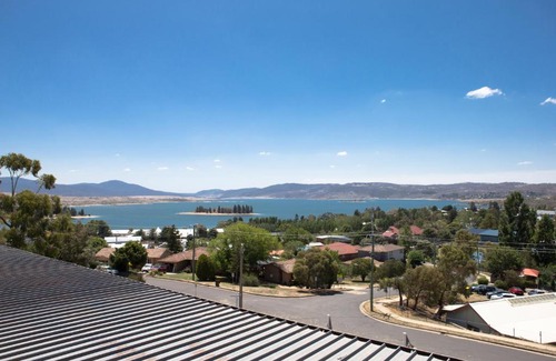Jindabyne Hotel | Vikas