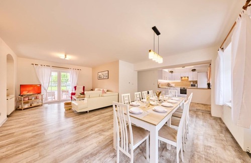 Svoboda nad Upou Ski Chalet | Vila Lumina - Five Bedroom Chalet, Sleeps 14