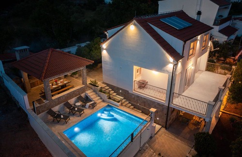 Maslenica Villa | Vila Pomalo, house for take it easy kind of vacation, pool, 3 min from the beach