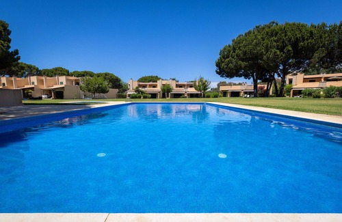 Vilamoura Ski Chalet | Vilamouratenis Monet by SAPvillas