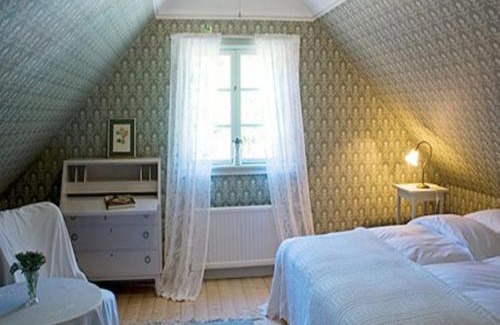 Hagstad Bed & Breakfast | Vildrosor & Höns
