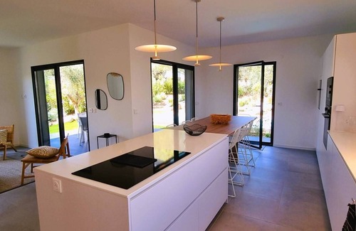 Tighine House | Villa Alba d'Oru, 8 pers, piscine chauffée, 5 minutes plage
