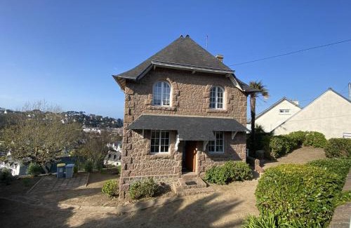 Perros-Guirec House | Villa à Perros-Guirec avec vue mer, jardin, terrasse, 400m de la plage, WIFI - FR-1-368-42
