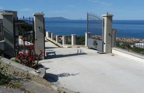 Gioiosa Marea House | Villa 1,5km From the Sea with a fantastic view