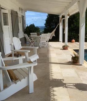 Riviere-Salee House | Villa 1 de standing 80m2 avec piscine et vue imprenable sur la mer et sur la campagne