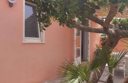 Maddalenedda House | Villa 2 steps from the sea with private green garden, 5 beds and 2 bathrooms