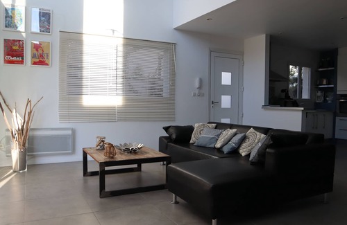 Sete Villa | Villa 300m beach- Pool-air conditioning -8 bike-wifi-garden -Rooftop with view