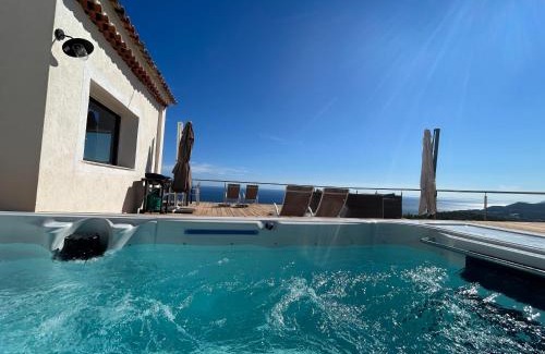 Carqueiranne Villa | Villa 4 Etoiles vue sur les Iles d'Or Carqueiranne Sea and Mountain Pleasure Villa vue mer 180