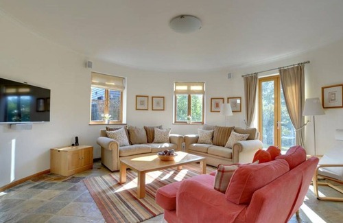 Abbess Roding Villa | Villa ∙ 5 bedrooms ∙ 12 guests
