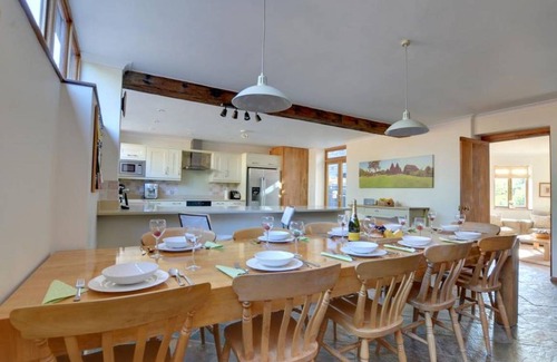 Abbess Roding Villa | Villa ∙ 5 bedrooms ∙ 12 guests