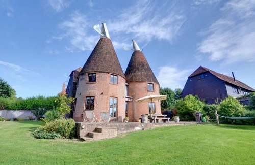 Abbess Roding Villa | Villa ∙ 5 bedrooms ∙ 12 guests