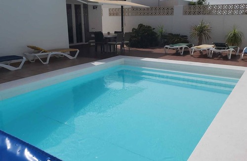 Costa Teguise House | VILLA ACORAN LOCATED 1000 METERS FROM LAS CUCHARAS BEACH.