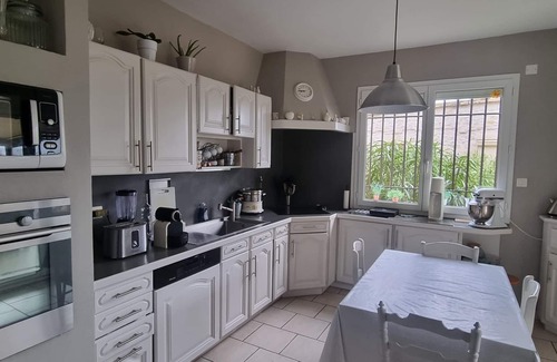 Villeneuve-les-Avignon House | Villa, all amenities air-conditioned with pool, parking, perfect festival.