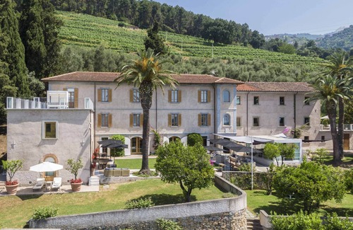 Montignoso Apartment | Villa Alberico Suite M 4pax, With A/c, Wifi, Shared Pool, Near Beach Clubs