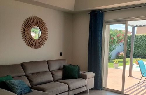 Bages Villa | Villa 'Alicia' with Private Pool, Wi-Fi and Air Conditioning