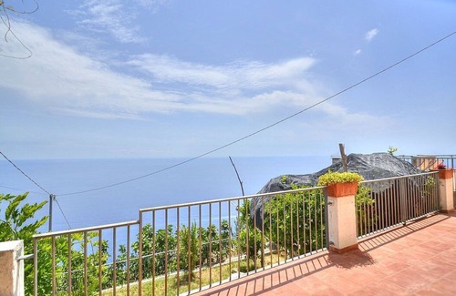 San Michele House | Villa Almerina: An elegant and welcoming three-story independent house which faces the sun and the sea, with Free WI-FI.