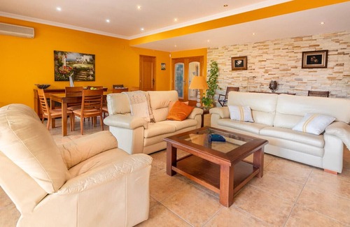 Arnella Villa | Villa AMBAR by Abahana Villas
