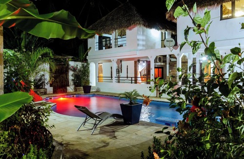 Ambondrona Bed & Breakfast | Villa Amnesya Nosy Be