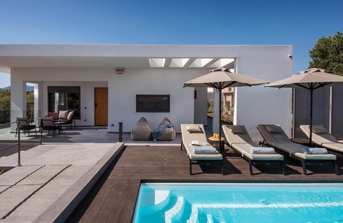 Malevizi Villa | Villa Amo With Private Pool
