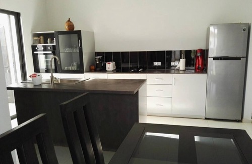 Ngaparou Villa | VILLA AMY near shopping center and 7-minute walk from the beach
