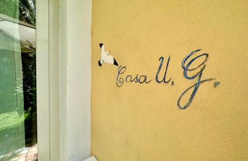 Vallecrosia Apartment | Villa Angelina Holiday Homes I Casa UG I Villa del 700 I Giardino I 4 ospiti I Mare 5 min I Parcheggio privato