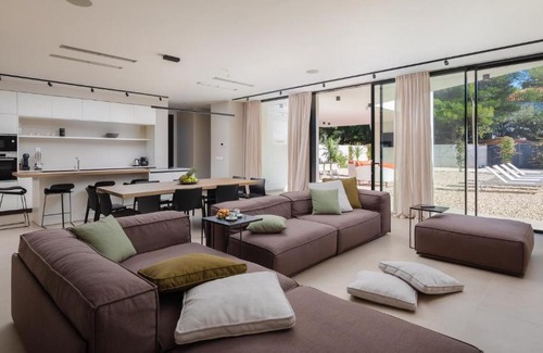 Pakostane Villa | Villa Aron