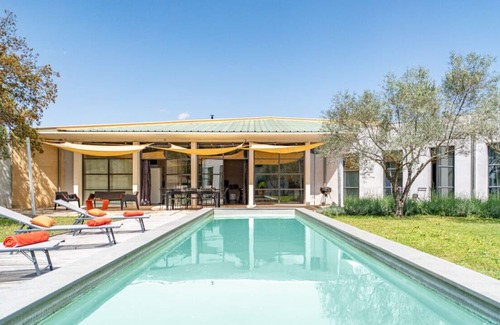 Villevieille Villa | Villa Art Déco - Stylish villa with extra long pool in Sommières