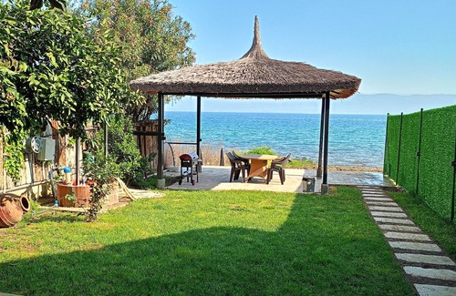 Orhangazi Villa | Villa Atroa Lake House - Cozy Studio Villa on Iznik Lake. Spectacular view.