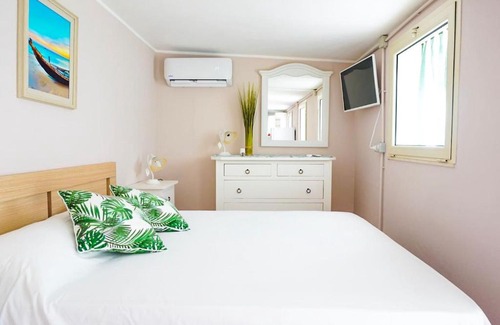 Quartu Sant'Elena Apartment | Villa Aurelia - Modern Seafront Studio Apartment