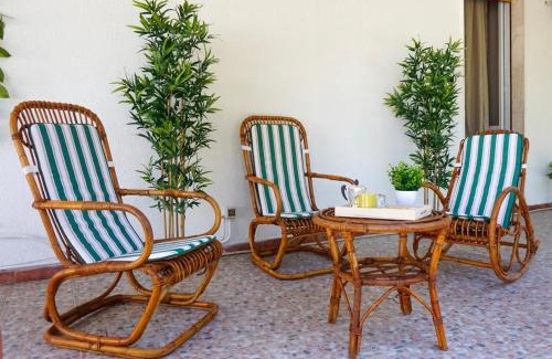 Quartu Sant'Elena Apartment | Villa Aurelia -Seafront Apartment with Patio