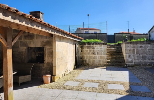 Saint-Jean-d'Angely House | Villa Ausone, Maison Spacieuse Entièrement Rénovée Lumineuse Avec Beaux Volumes