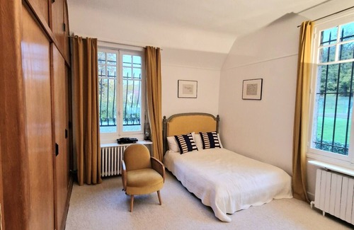 Saint-Prix Villa | Villa Avec Piscine Intérieure Proche de Paris