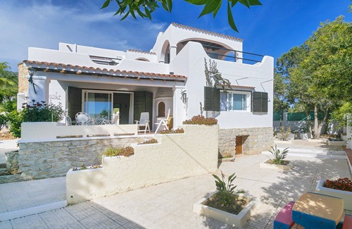 Sant Antoni de Portmany Villa | Villa Ben Parit in the center of San Antonio