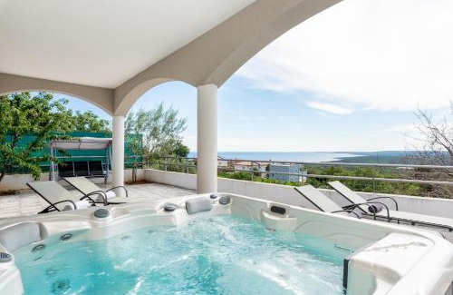 Brovinje Villa | Villa Bella Vista for 8 people with sea view, heated pool & wellness - only 1,5 km from beach