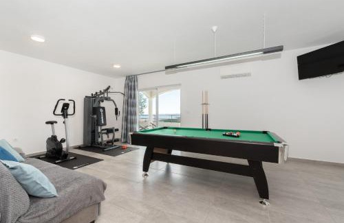 Brovinje Villa | Villa Bella Vista for 8 people with sea view, heated pool & wellness - only 1,5 km from beach