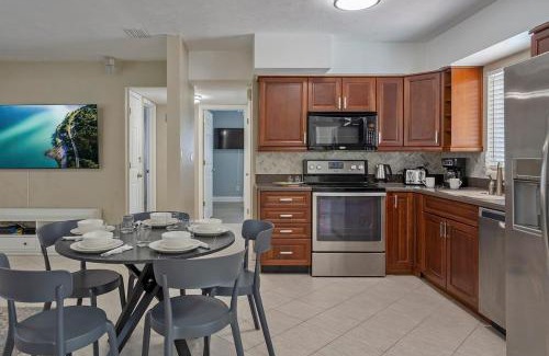 Largo House | Villa Bella with Heated Pool
