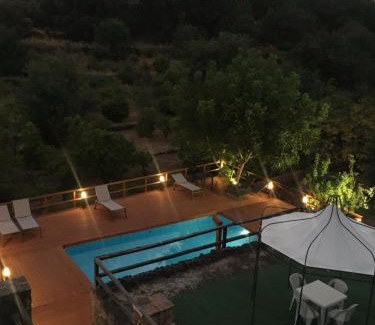 Viagrande Apartment | Villa Bonaccorso - antica e maestosa villa con piscina ai piedi dell'Etna