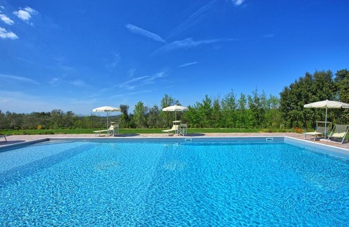 Legoli Villa | Villa Bonriposo by PosarelliVillas