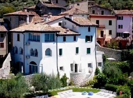 Castelletto Apartment | Villa Borgo Borago