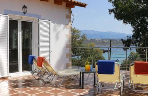 Livadi Villa | Villa Bougainvillea, just a few steps from the beach