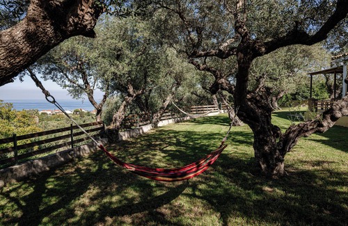 Alonia Villa | VILLA BOUGAINVILLEA | ILYESSA COTTAGES