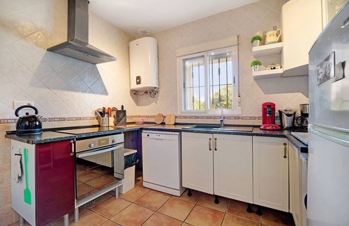 Chiclana de la Frontera Villa | Villa Casa Caramelo with Pool, Terrace, A/C & Wi-Fi