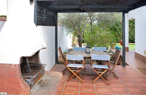 Chiclana de la Frontera Villa | Villa Casa Caramelo with Pool, Terrace, A/C & Wi-Fi