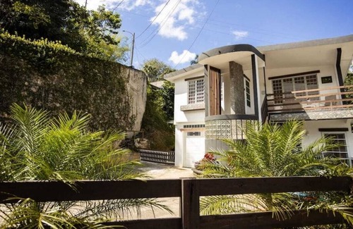 Vivi Abajo House | Villa Campiña Family Home Scenic Mountain Views