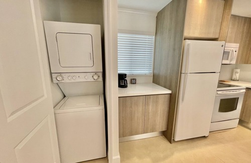 West Little Havana Cottage | Villa Capri Cozy 2 Bedroom Cottage in the heart of Miami