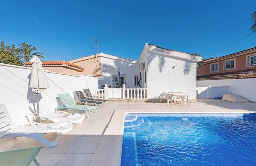 Torrevieja Villa | Villa "Casa Abuelita" with Private Pool, Garden, Terrace, A/C & Wi-Fi