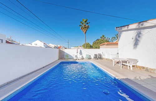 Torrevieja Villa | Villa "Casa Abuelita" with Private Pool, Garden, Terrace, A/C & Wi-Fi