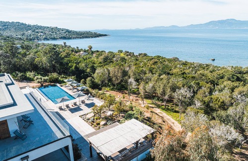Coti-Chiavari Villa | Villa CASADELMARE- 7 bedrooms, swimming pool, sea and mountain views, golf driving range