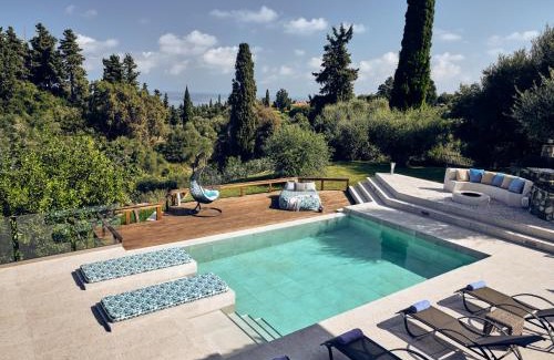 Kypseli Villa | Villa Castelletto heated pool jacuzzi